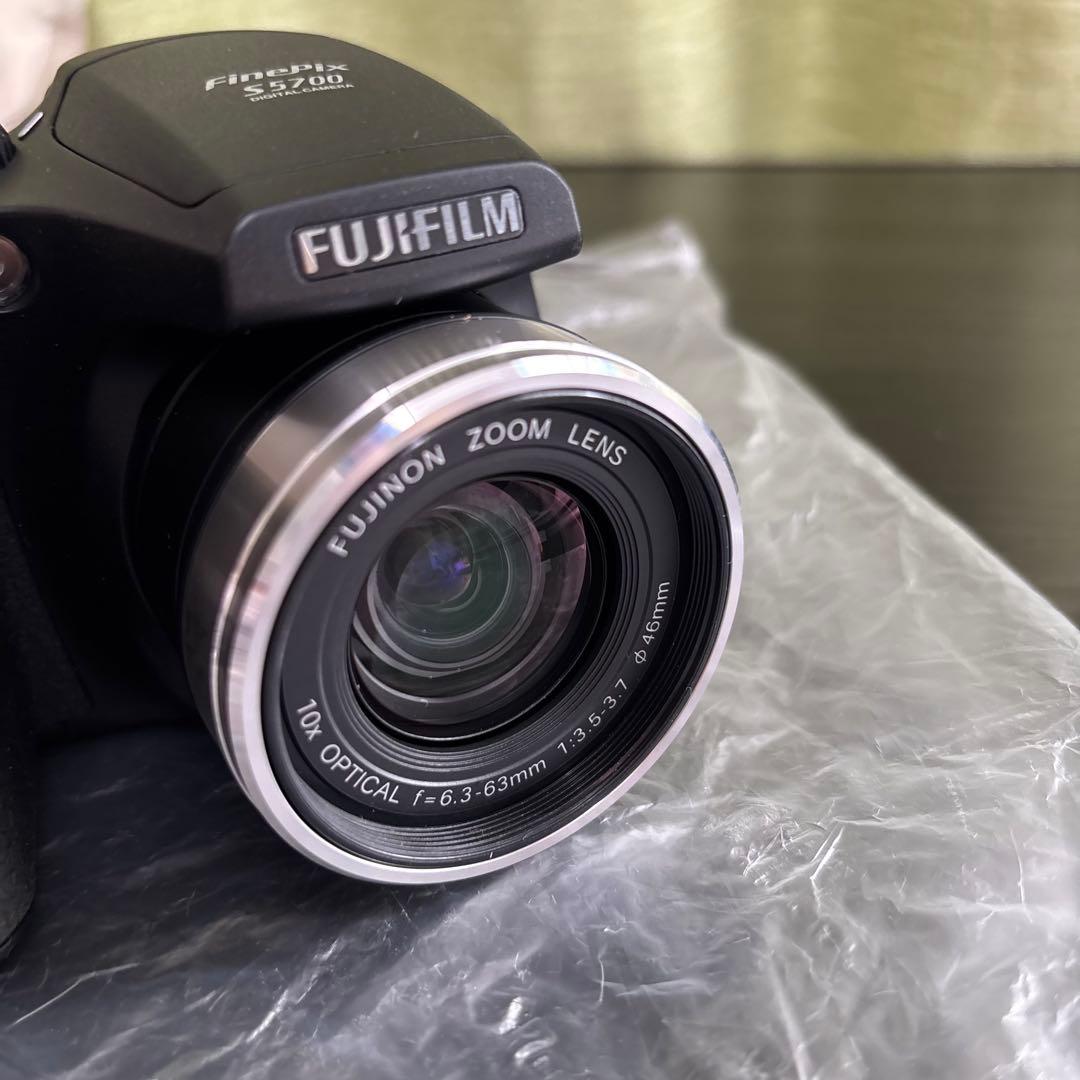 未使用品　FUJIFILM FinePix S5700 デジタルカメラ