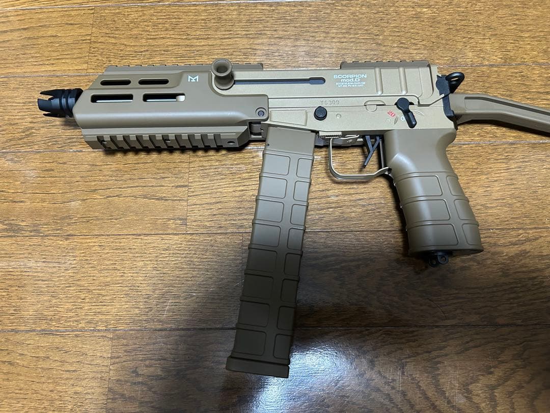 東京マルイ　スコーピオンmodタンカラー 電動ガン 260連マガジン付