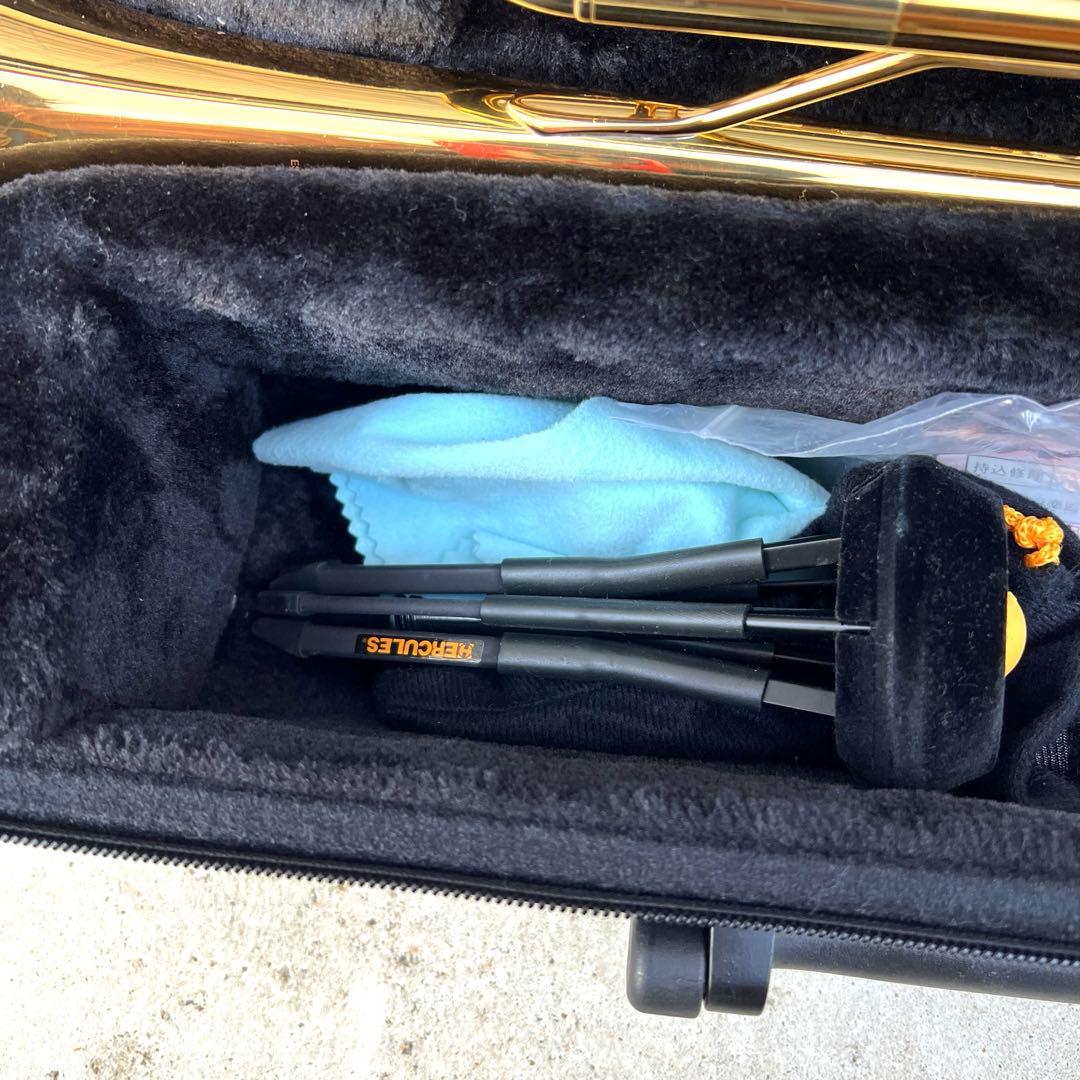 ヤマハトランペットYTR-3335　金色トランペット マウスピース付き