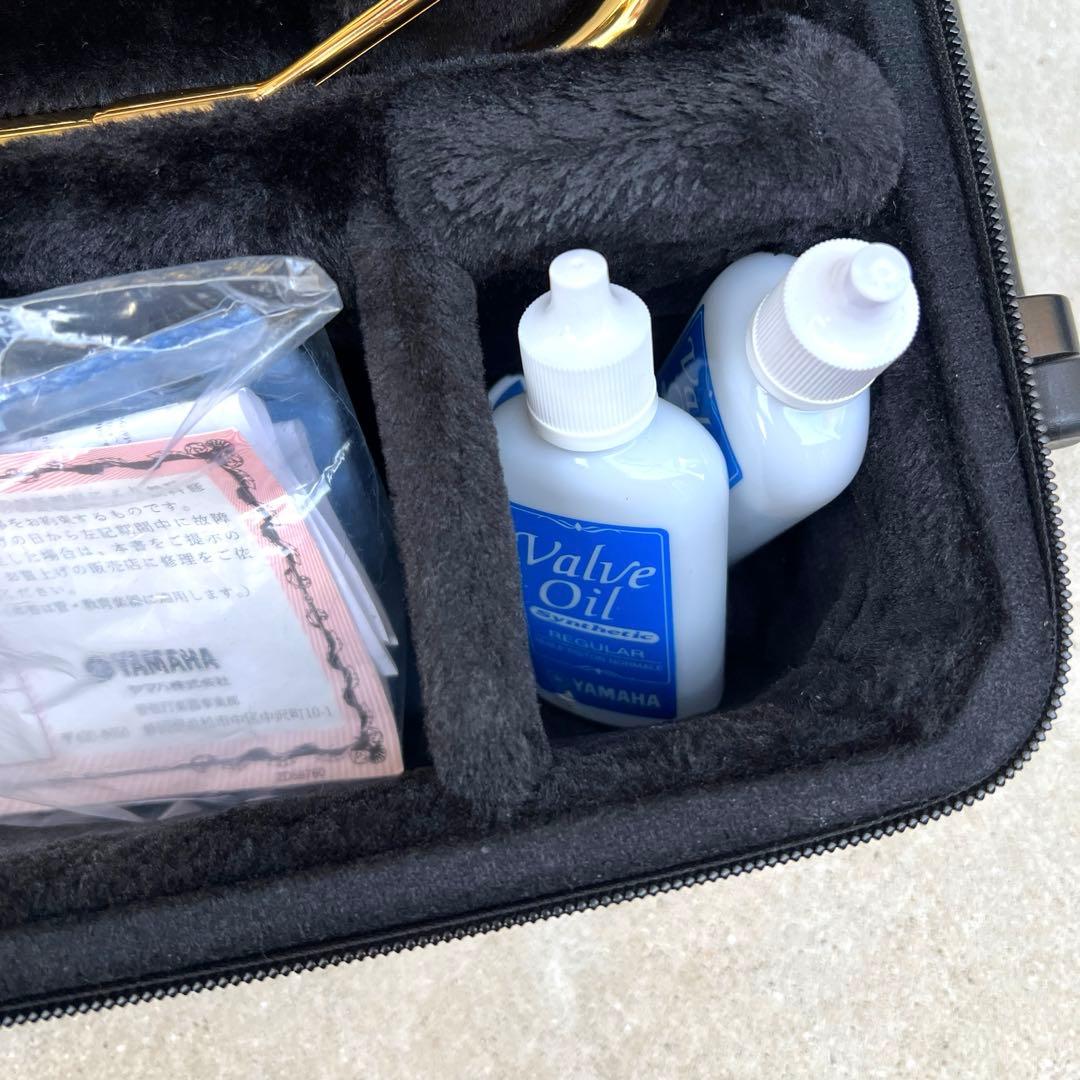 ヤマハトランペットYTR-3335　金色トランペット マウスピース付き