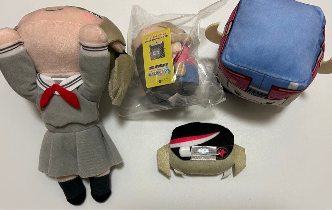プロセカ　小豆沢 こはね　【 中古品 】　寝そべり ぬいぐるみ　マスコット