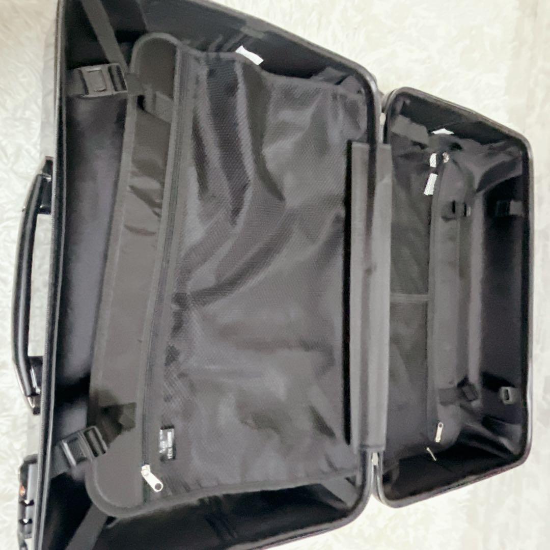 希少　テットオム　スーツケース　キャリーケース　ブラック（カーボン）