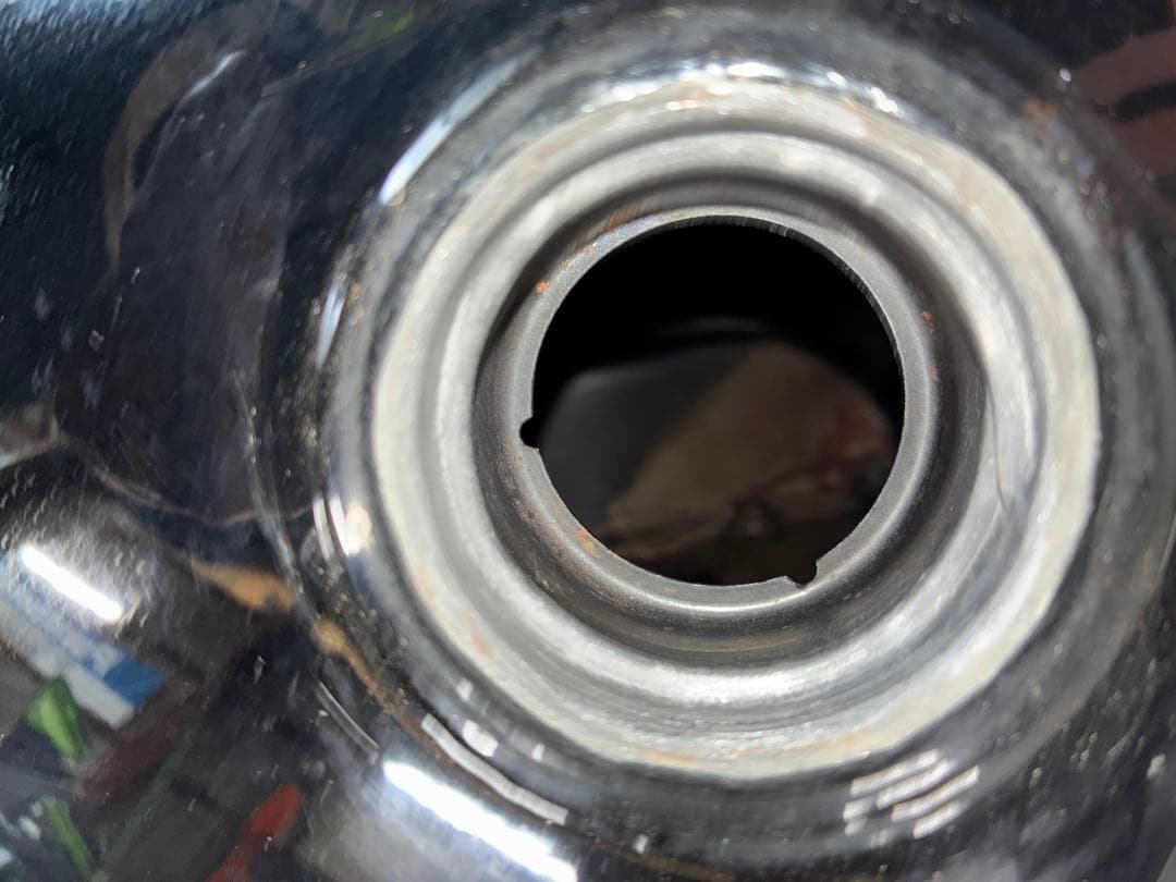 ヤンガスタンク 黒 ゴールドロゴ　3.5ガロン