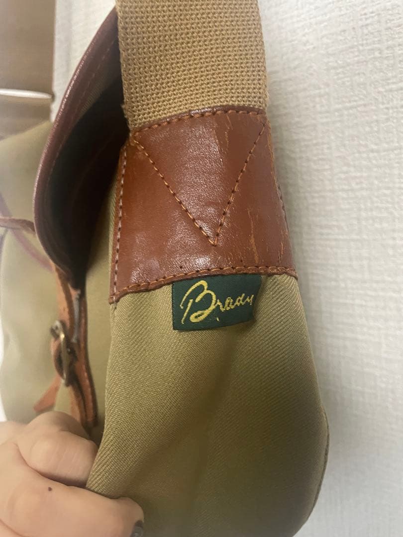 Bradyショルダーバッグ