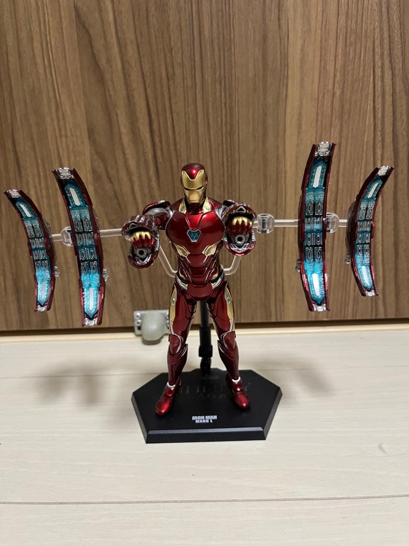 threezero hottoys アイアンマン ガントレット