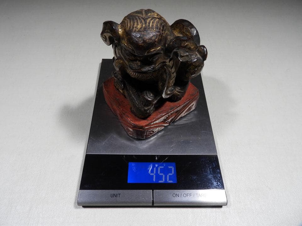 ●時代物 古木の彩色木彫 個性的 趣き 唐獅子 珍品 箱入 高さ14.5cm程度