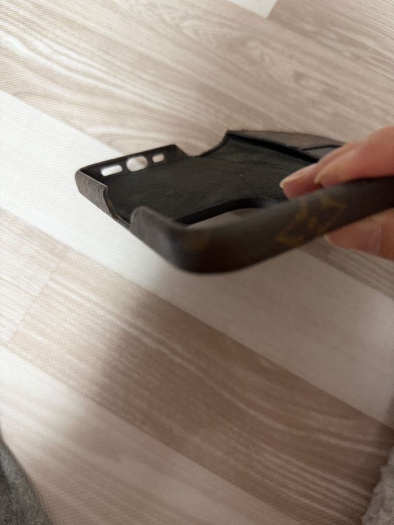 Louis Vuitton 手帳型レザーケース　iPhone15pro