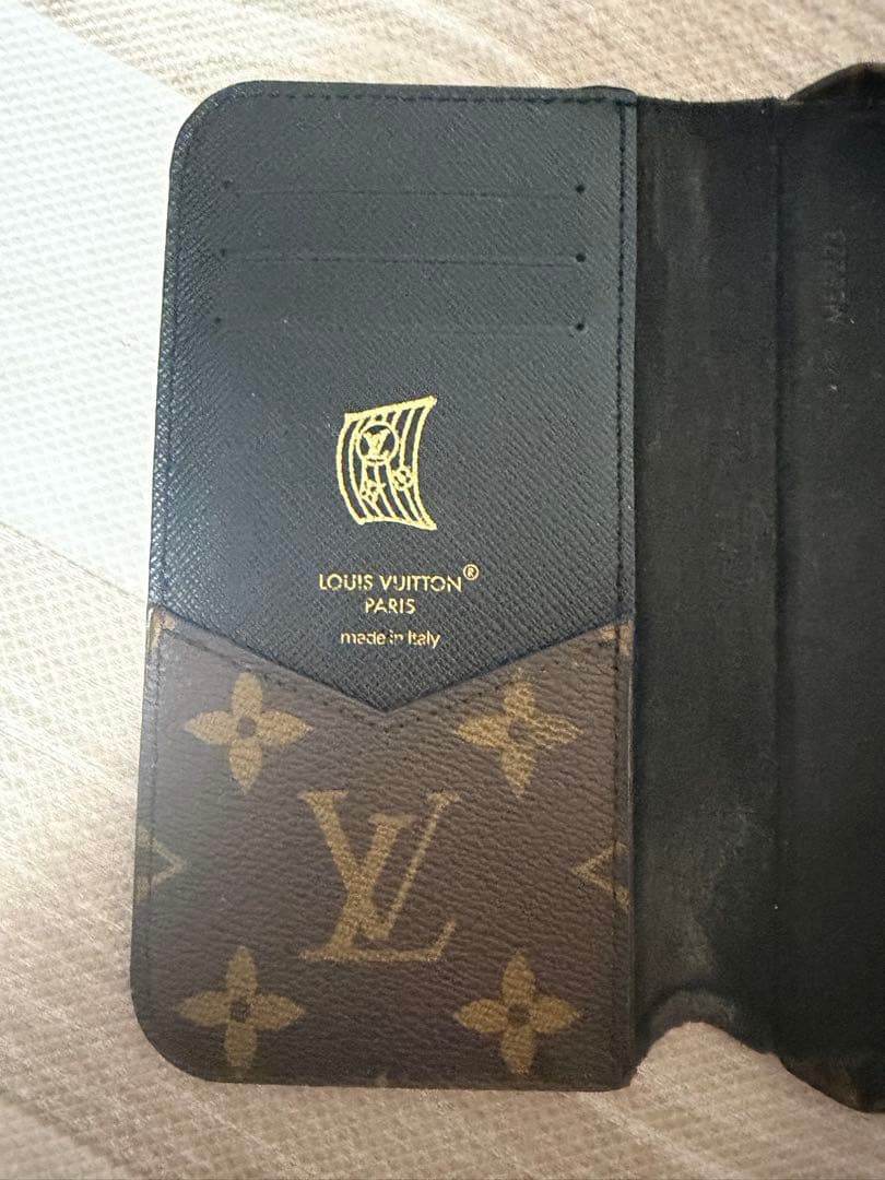 Louis Vuitton 手帳型レザーケース　iPhone15pro