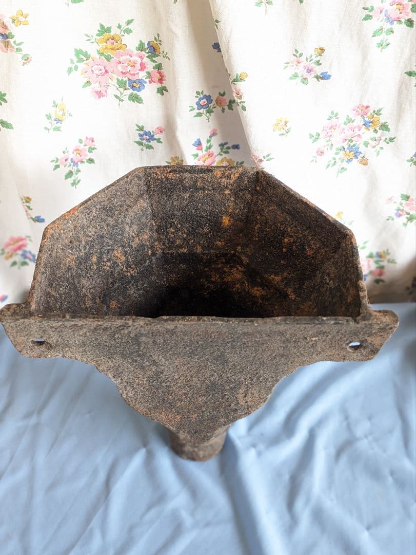 イギリス アンティーク 鉄製 シャビー 吊りプランター 壁掛けプランター 茶色