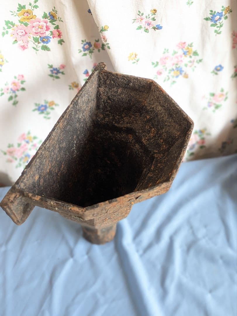 イギリス アンティーク 鉄製 シャビー 吊りプランター 壁掛けプランター 茶色