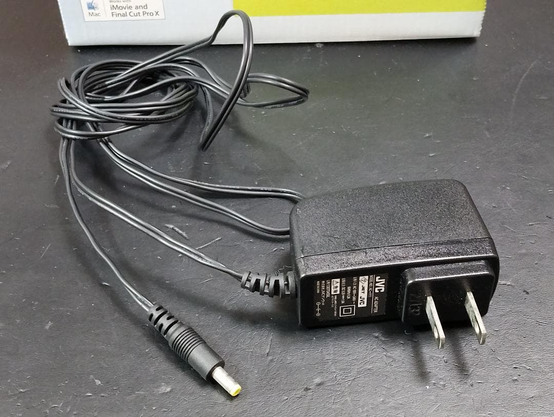 JVC Everio GZ-E565-T 追加バッテリー＆三脚付き