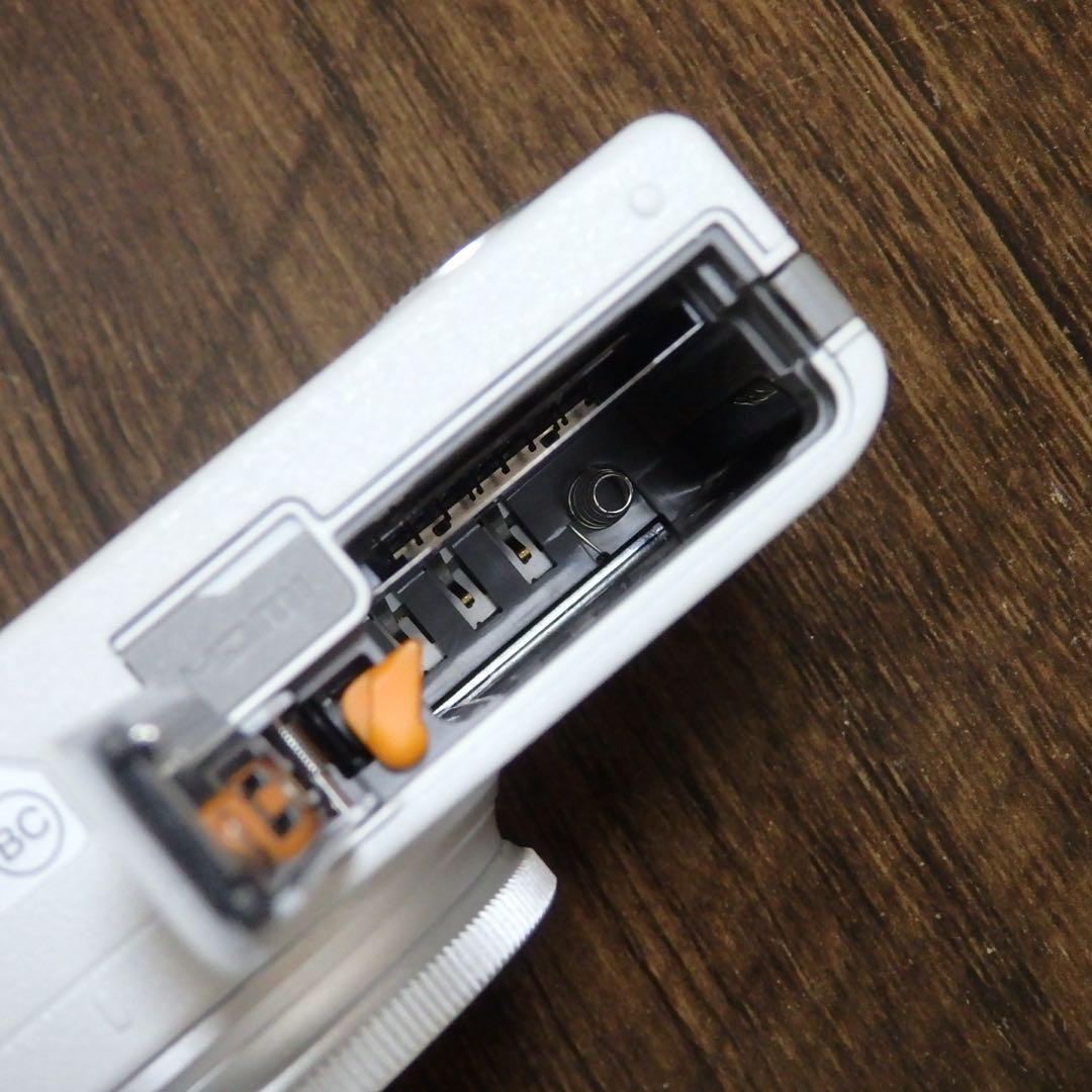 動作確認済　FUJI FILM XQ2 ホワイト 富士フイルム