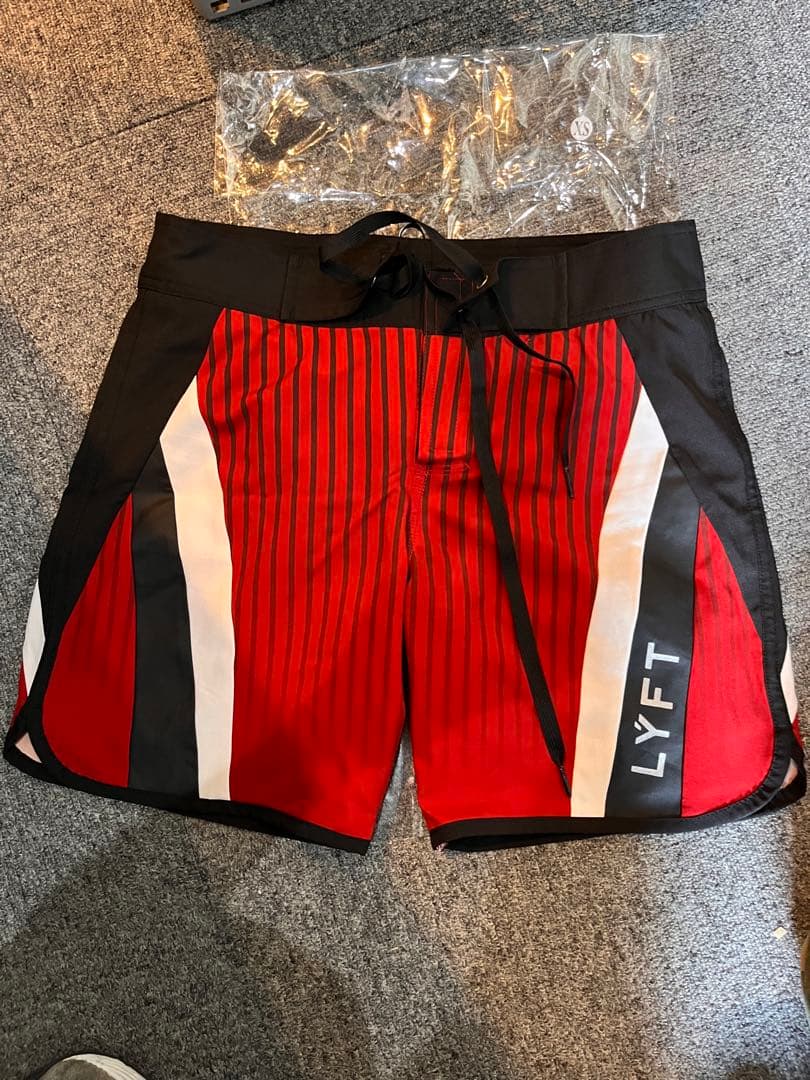 【最終値下】LYFT サーフパンツ ステージショーツ 完売品XS ボードショーツ