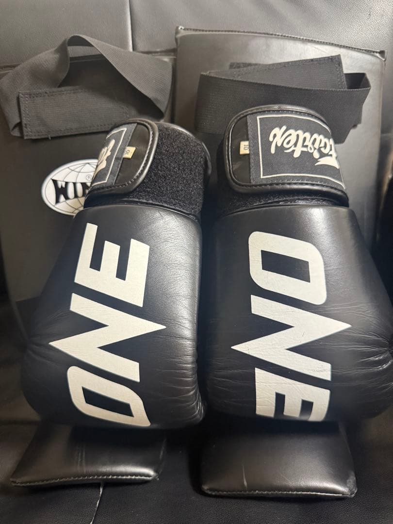 ※最終値下げ※Fairtex ONE ボクシンググローブ ブラック