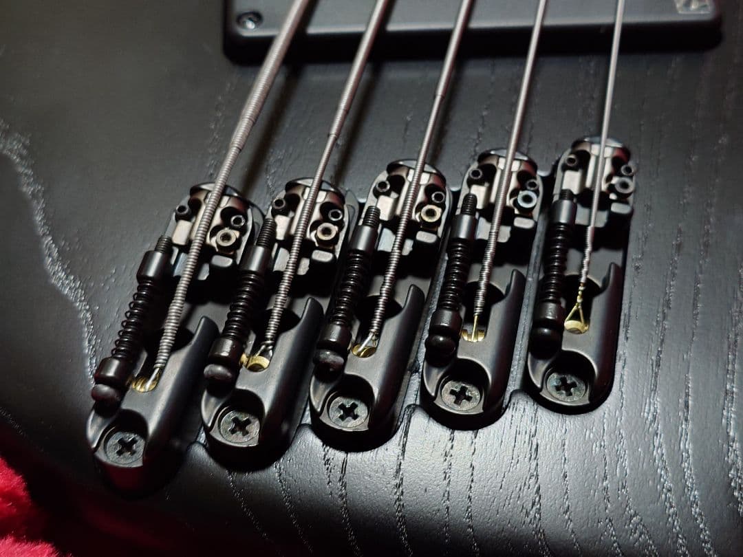 Ibanez Prestige SRMS5-WK　重量3.8kg　5弦ベース