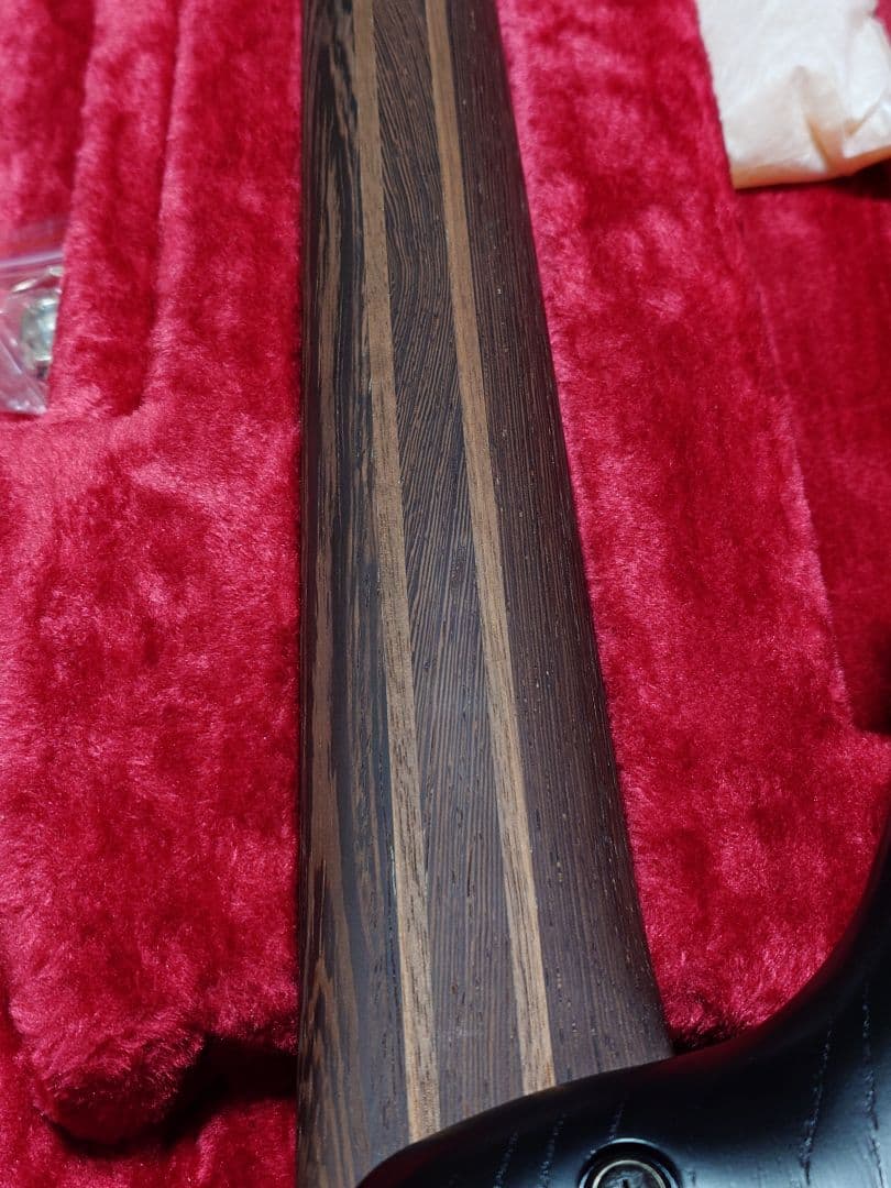 Ibanez Prestige SRMS5-WK　重量3.8kg　5弦ベース