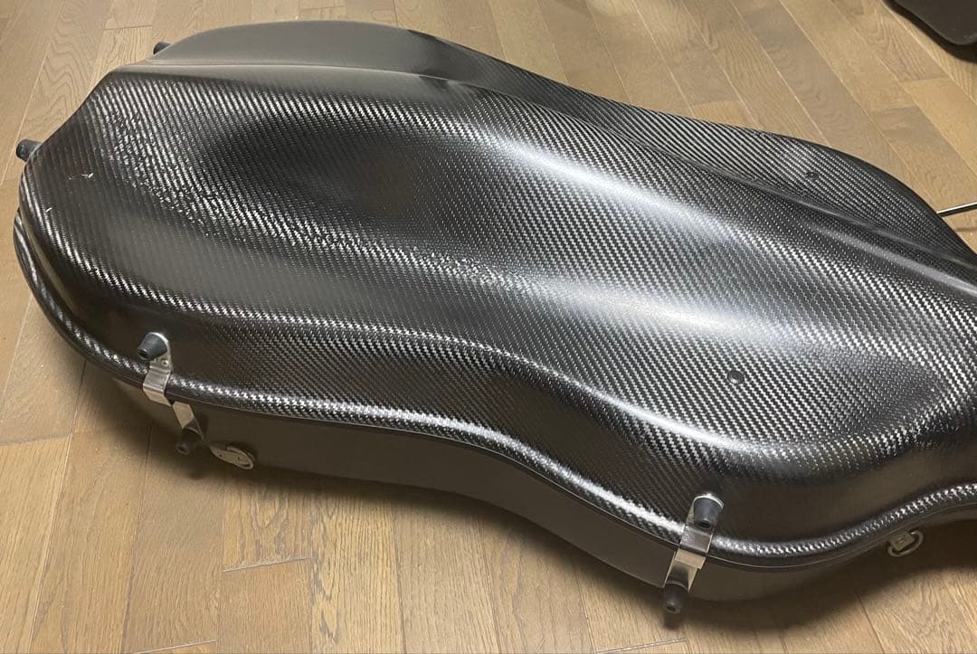 伝統と信頼のドイツGEWA製カーボンチェロケース。
