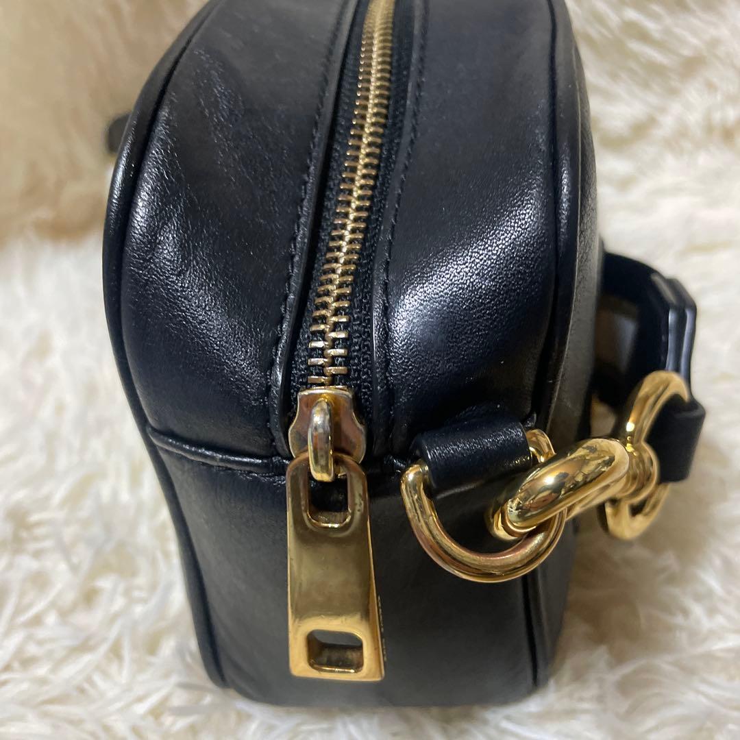 美品　マークジェイコブス レザーショルダーバッグ 2WAY エンボスロゴ 黒