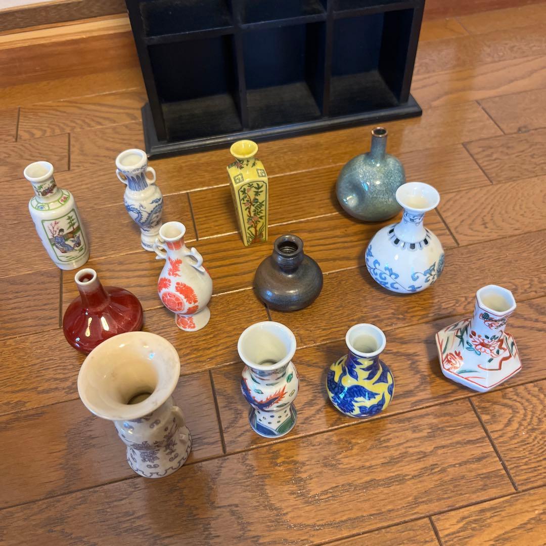 最終処分特価レア小型花瓶や一輪挿し飾り小壺十二個セット専用棚付きインテリア超お得