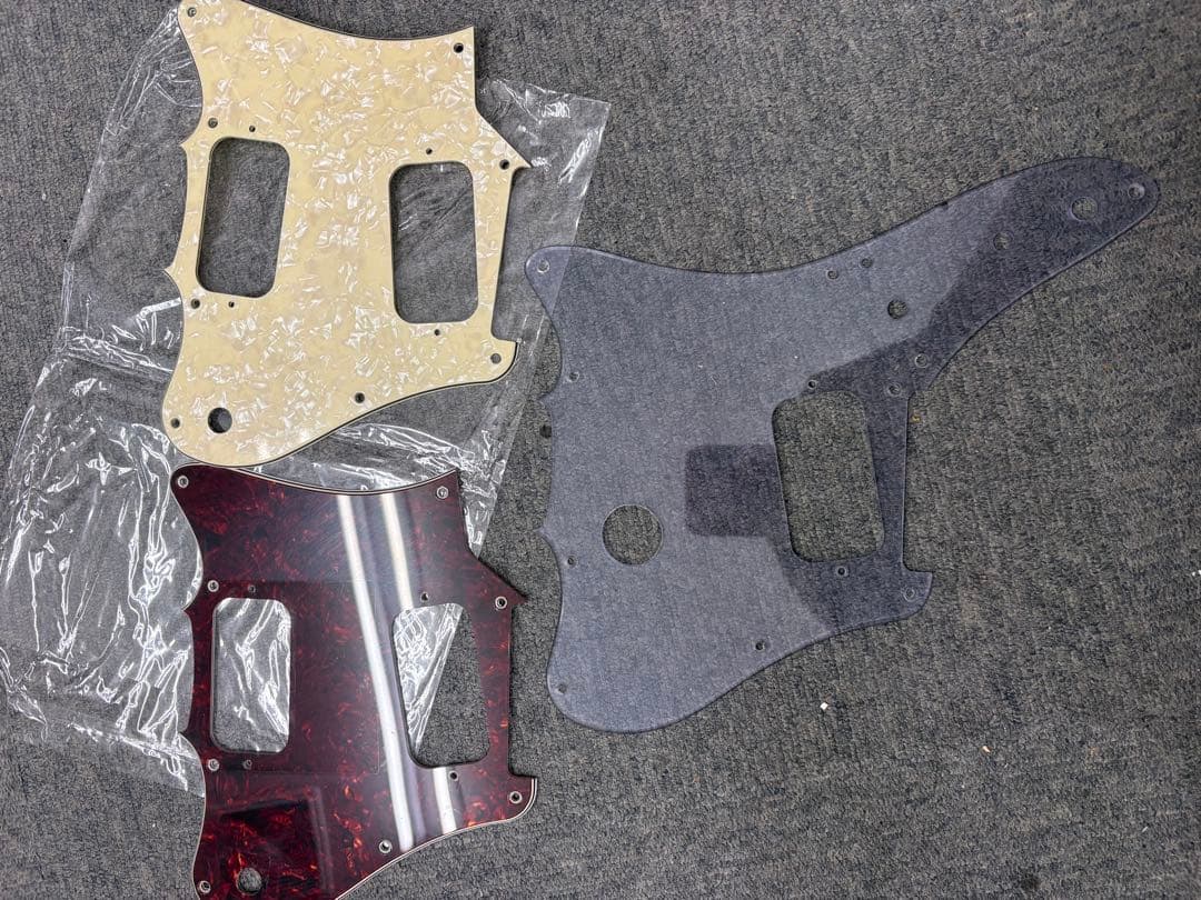 美品　Squier Paranormal Super-Sonic