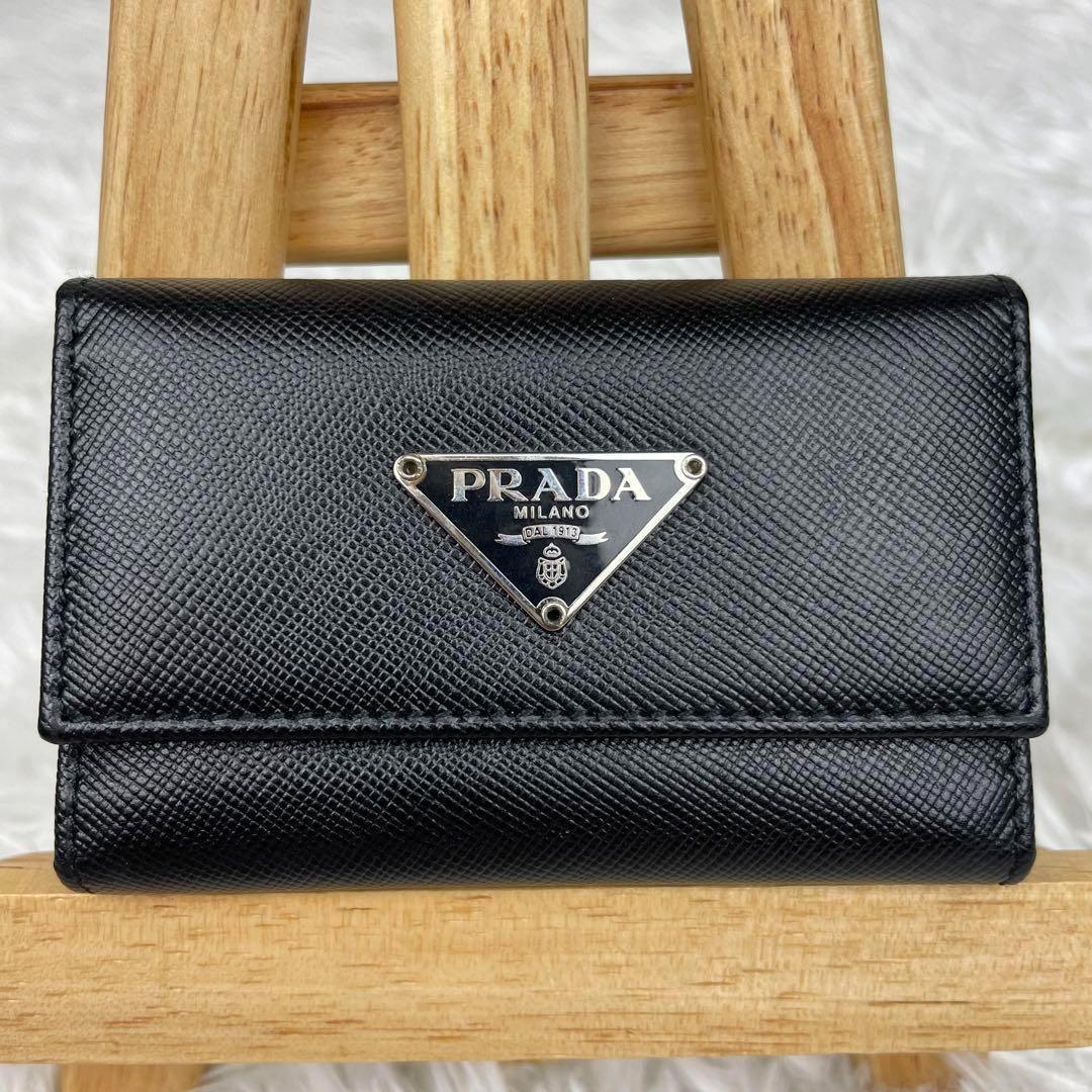 極美品✨プラダ✨6連キーケース✨三角ロゴ刻印✨サフィアーノレザー✨黒✨男女兼用