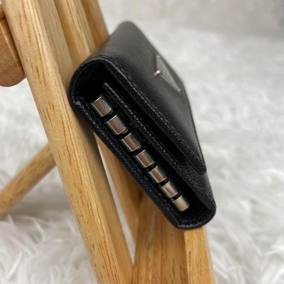 極美品✨プラダ✨6連キーケース✨三角ロゴ刻印✨サフィアーノレザー✨黒✨男女兼用