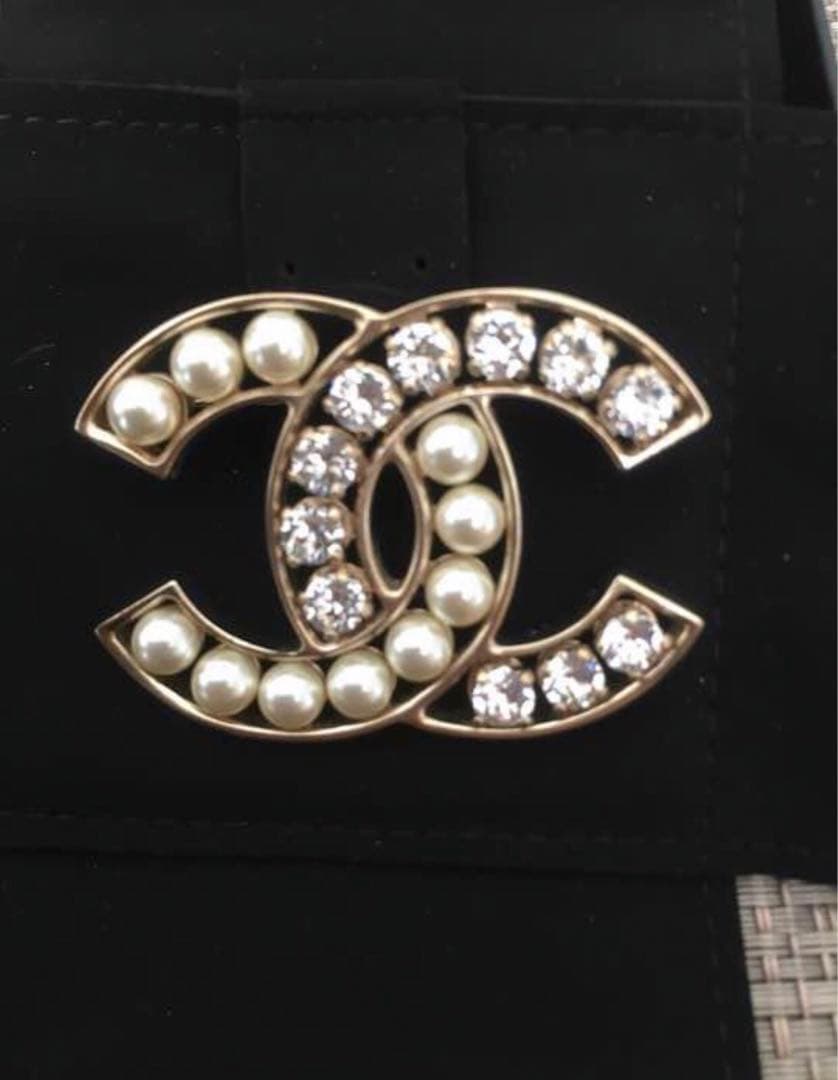 シャネルのスワロフスキー パール　ブローチ 未使用