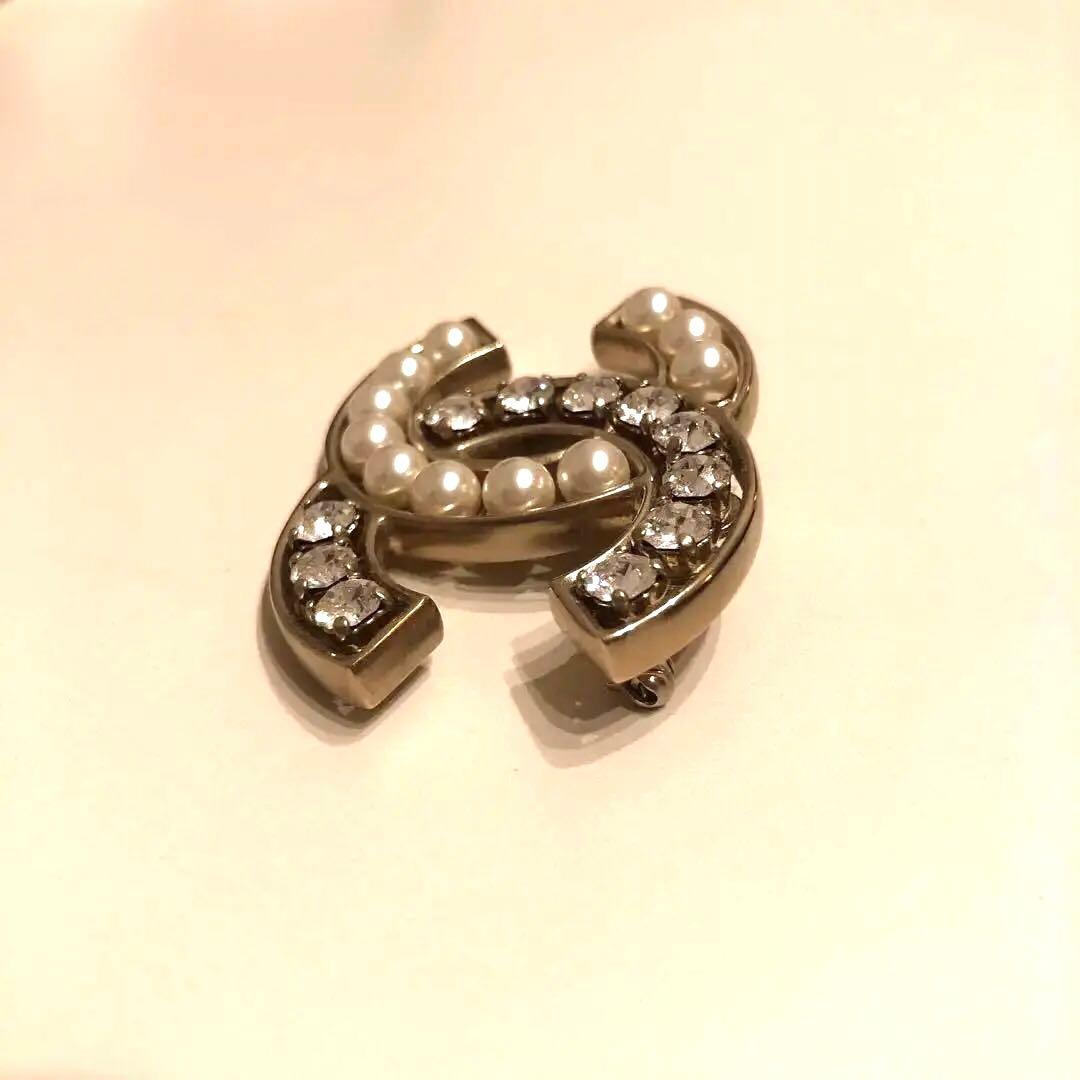 シャネルのスワロフスキー パール　ブローチ 未使用