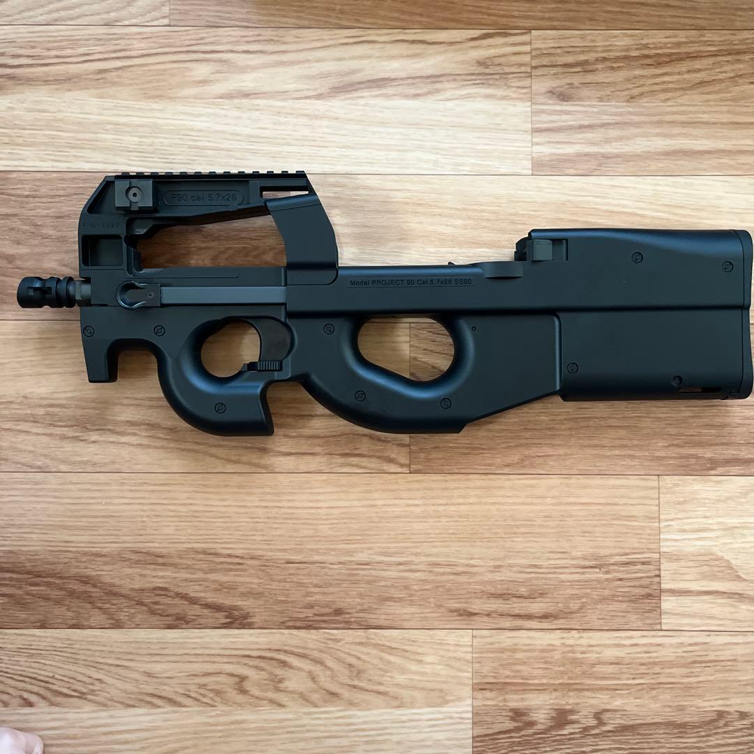 【値下げ！】P-90+ プラス　電動ガン バッテリー　充電器　300連マガジン