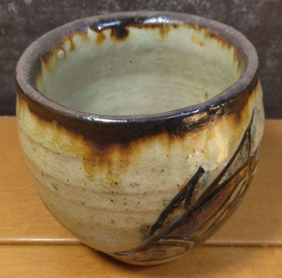 人間国宝 金城次郎 古酒呑 栞 共箱 無傷 壷屋焼 やちむん 希少笑魚二匹紋