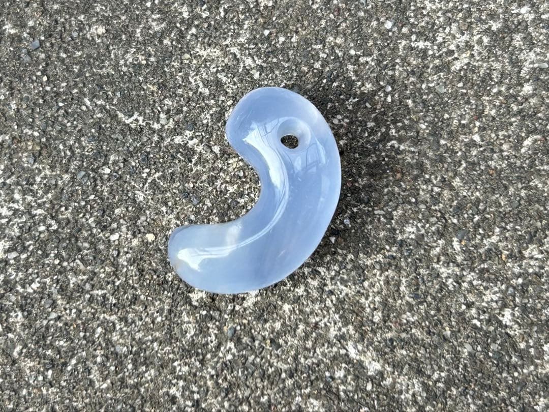 青森産青メノウ勾玉　錦石