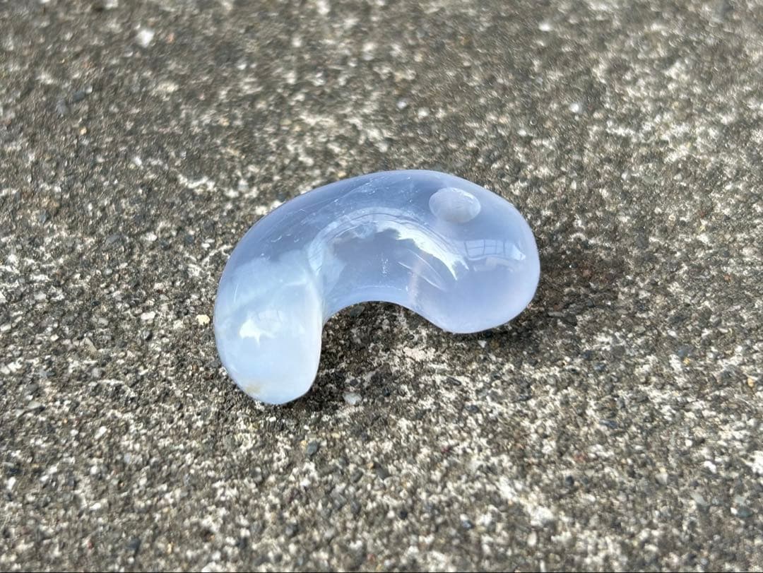 青森産青メノウ勾玉　錦石