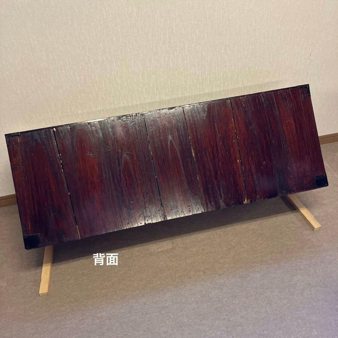 アンティークな刀箪笥（外枠概寸　Ｗ１１６㌢、Ｈ４１㌢、Ｄ３３㌢）