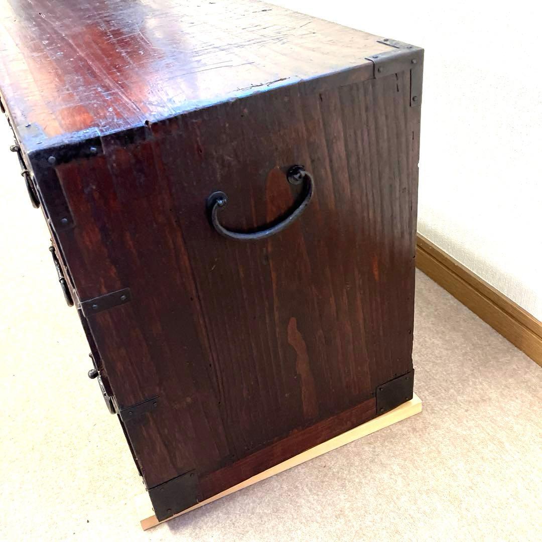 アンティークな刀箪笥（外枠概寸　Ｗ１１６㌢、Ｈ４１㌢、Ｄ３３㌢）