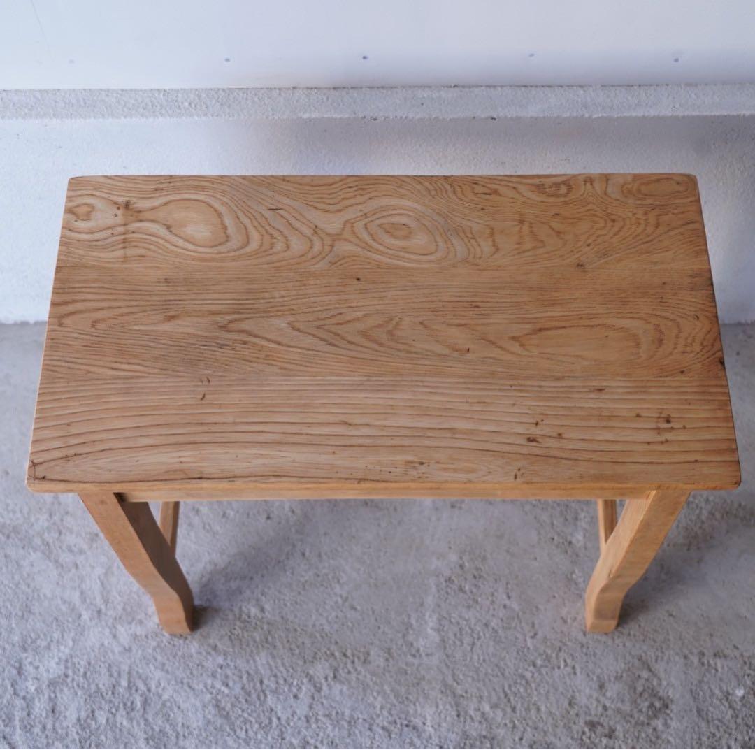 古い無垢材のサイドテーブル