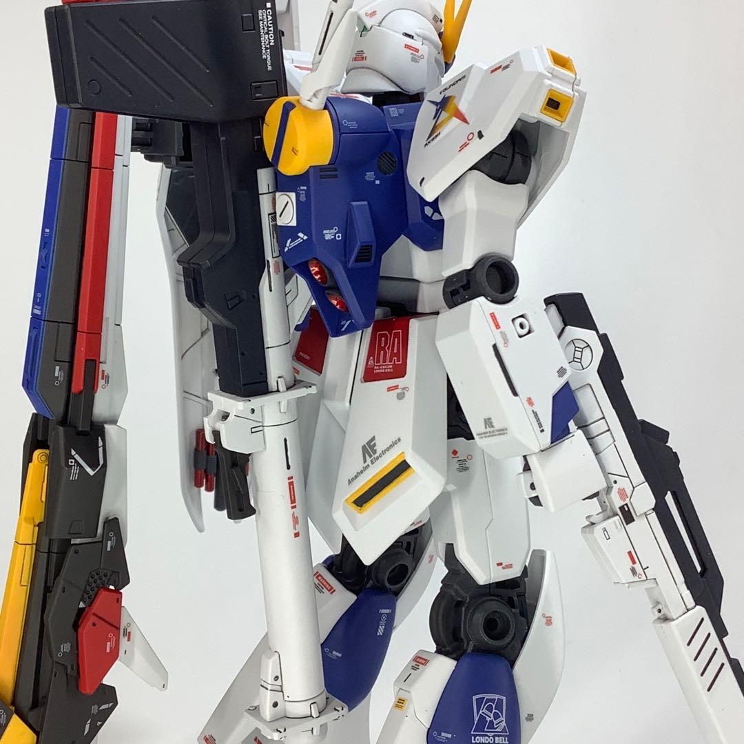 ガンダムベース限定 EG RX-93ff νガンダムの塗装済完成品
