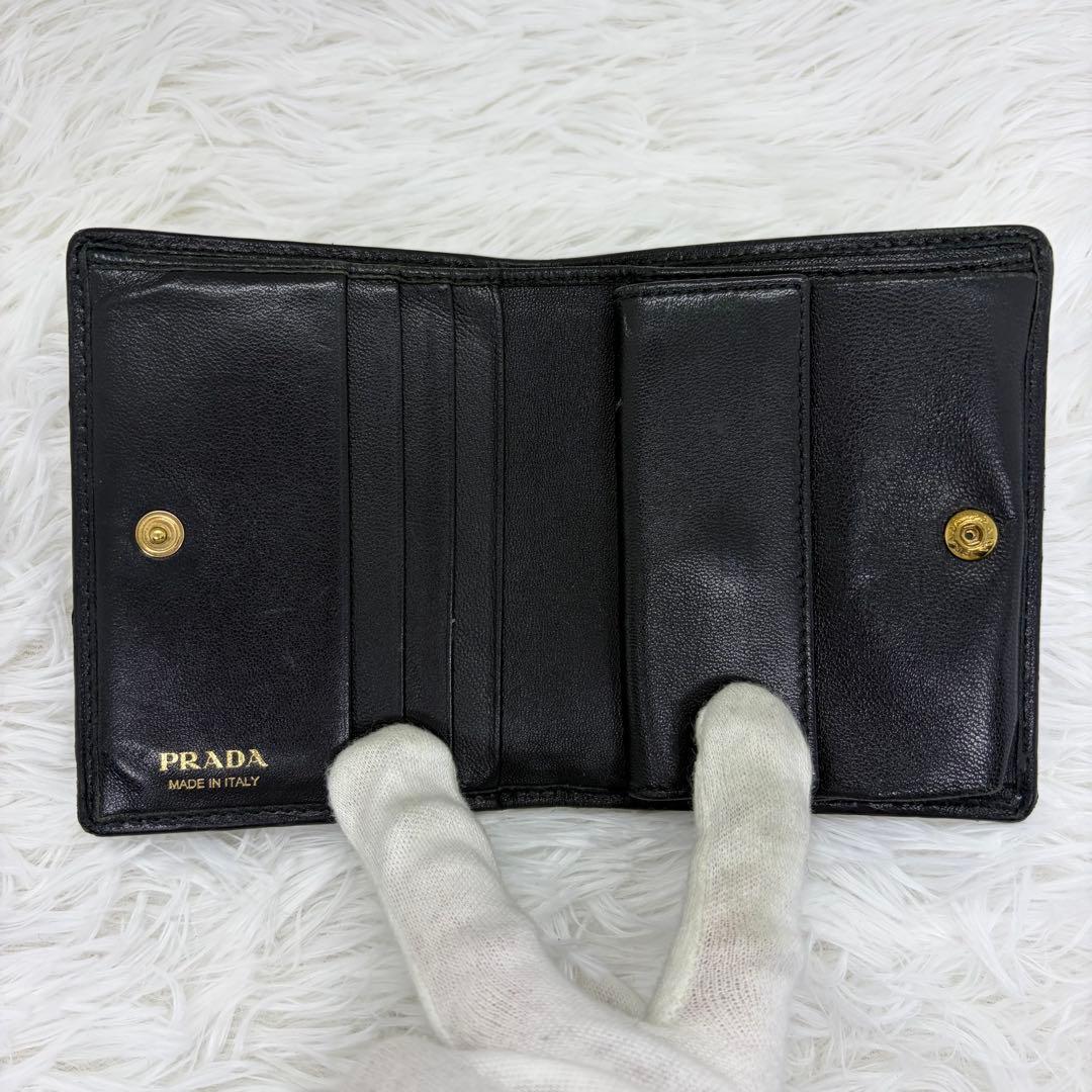 希少/美品✨プラダ 二つ折り財布 キルティング 三角ロゴ レザー 黒