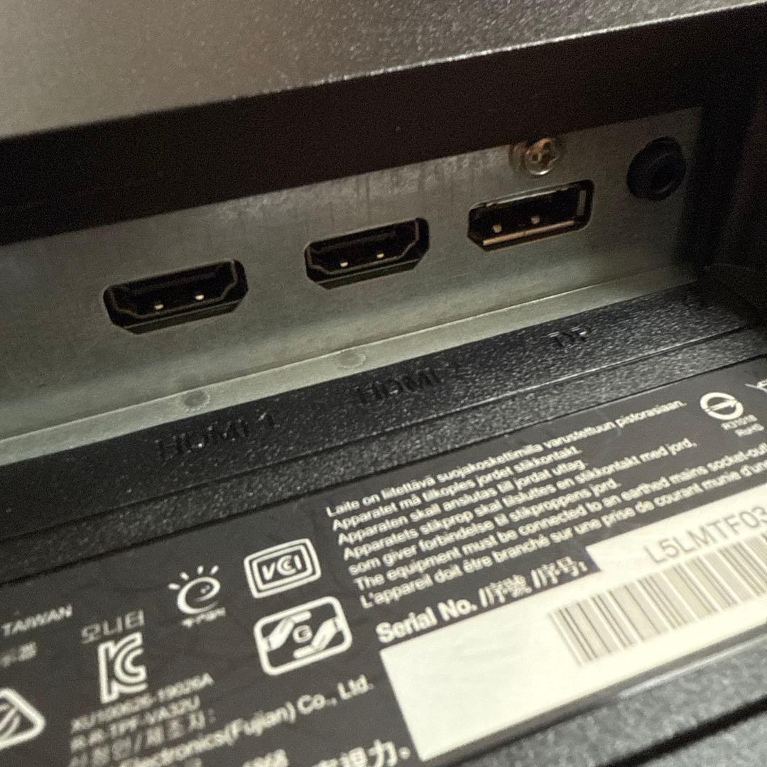 ASUS VA32UQ 4K 31.5インチモニタ