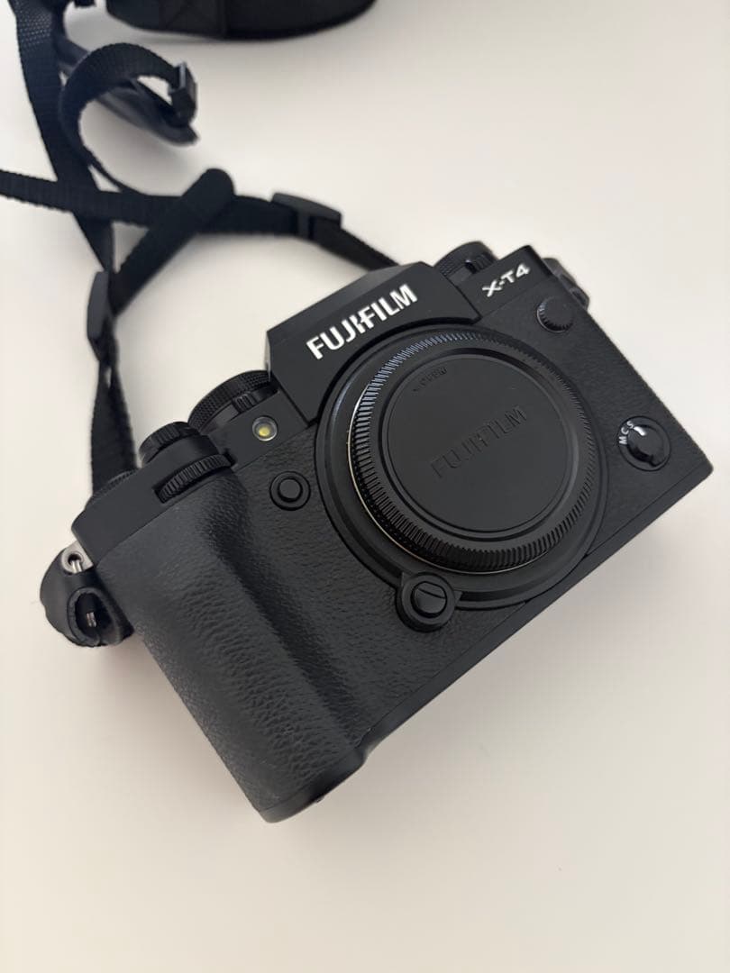 【ほぼ新品】FUJIFILM X-T4 ミラーレス一眼 ブラック