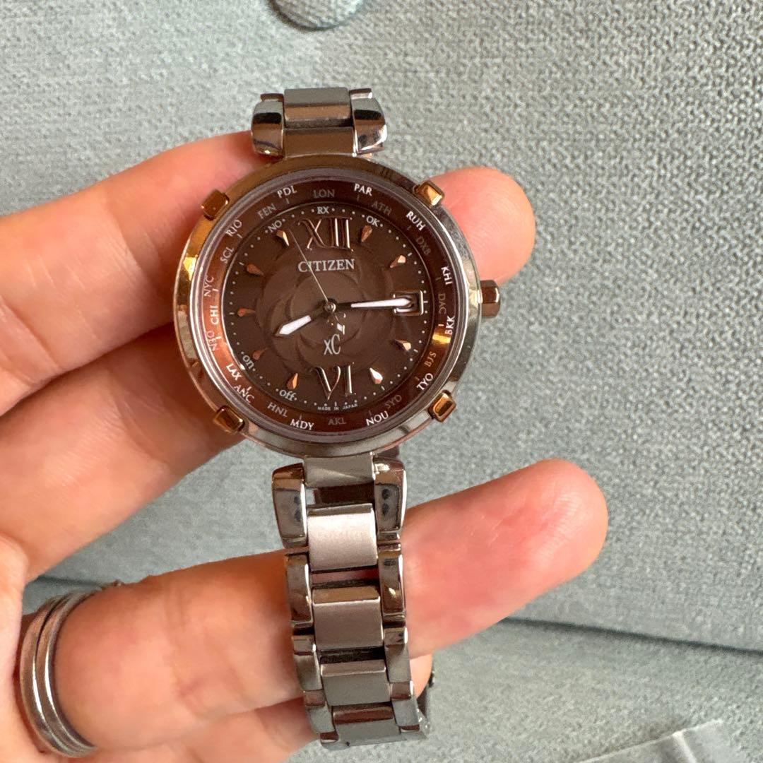 うさぴょん様　綺麗クロスシー　電波時計　ソーラー　レディース