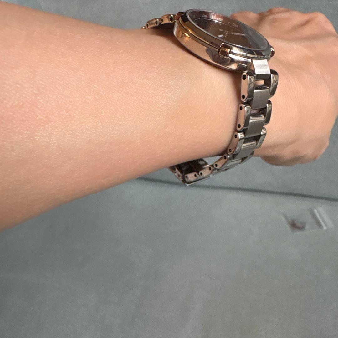 うさぴょん様　綺麗クロスシー　電波時計　ソーラー　レディース