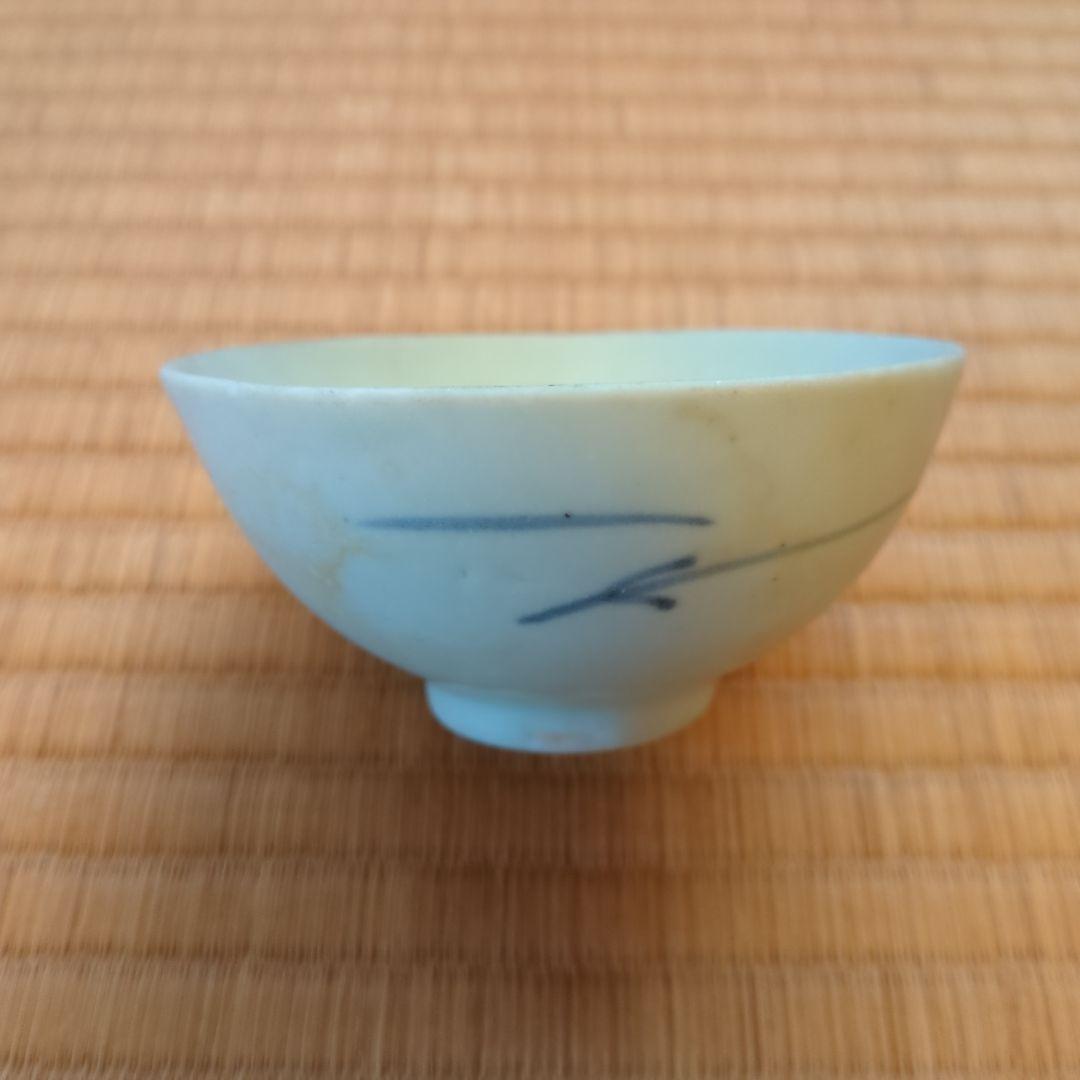 淡い青色の陶器茶碗　おわん　直径約10cm　初期伊万里　骨董　古美術