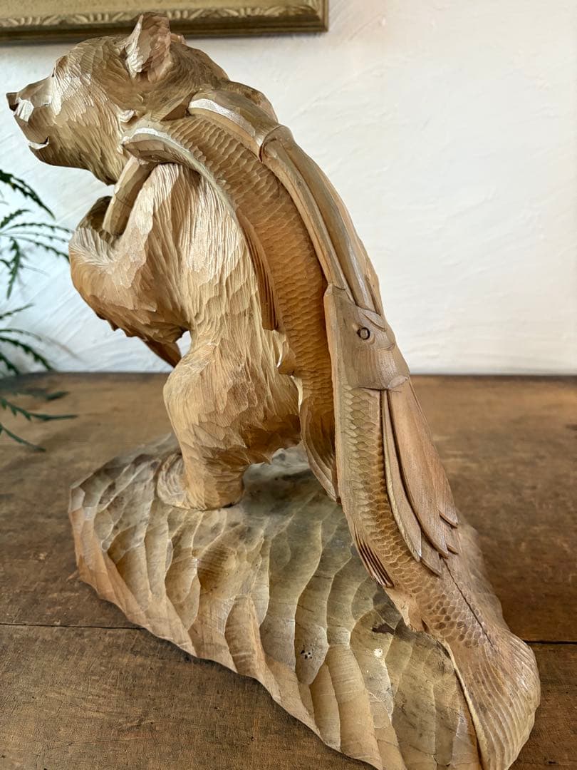 木彫り　鮭担ぎ熊　堀井作