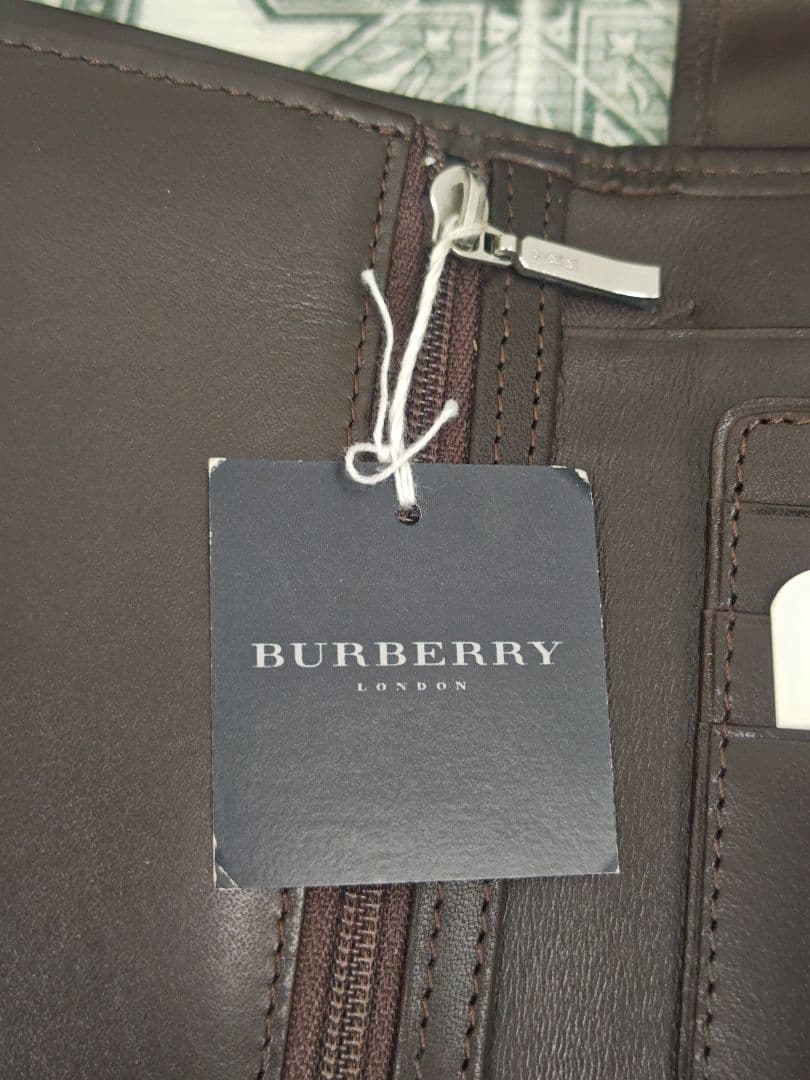 バーバリーショルダータイプの財布、BURBERRY