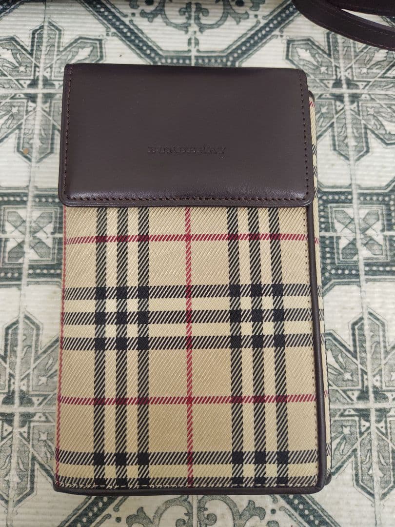 バーバリーショルダータイプの財布、BURBERRY