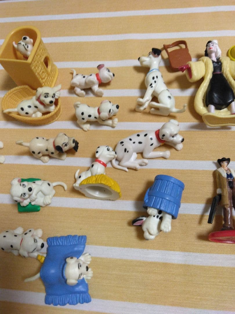 101ディズニーミニキャラ棚木箱ディスプレイ