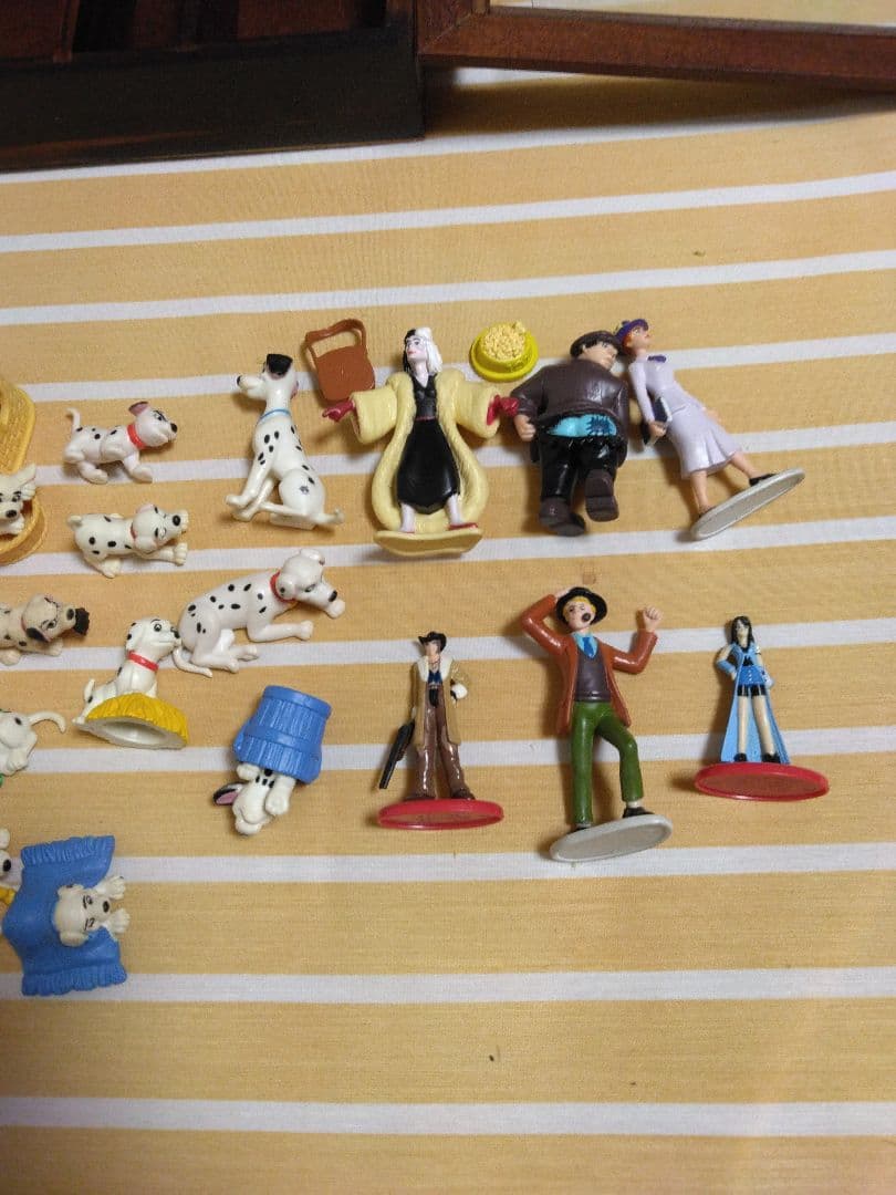 101ディズニーミニキャラ棚木箱ディスプレイ