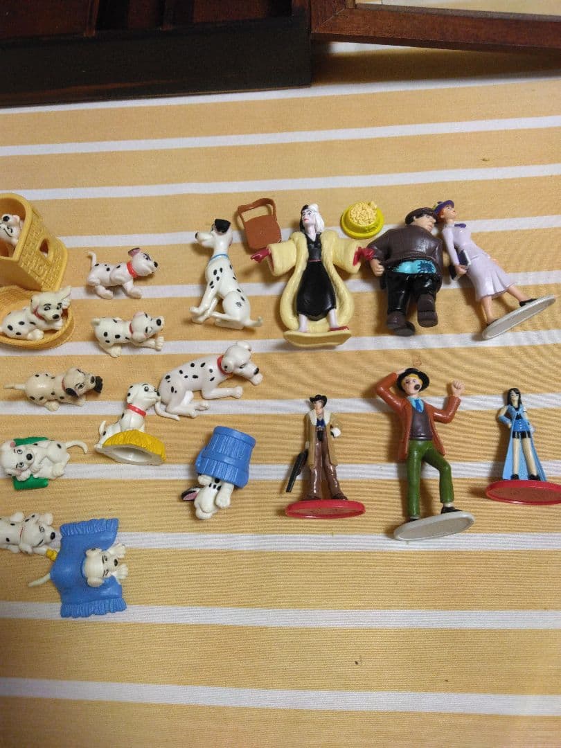 101ディズニーミニキャラ棚木箱ディスプレイ