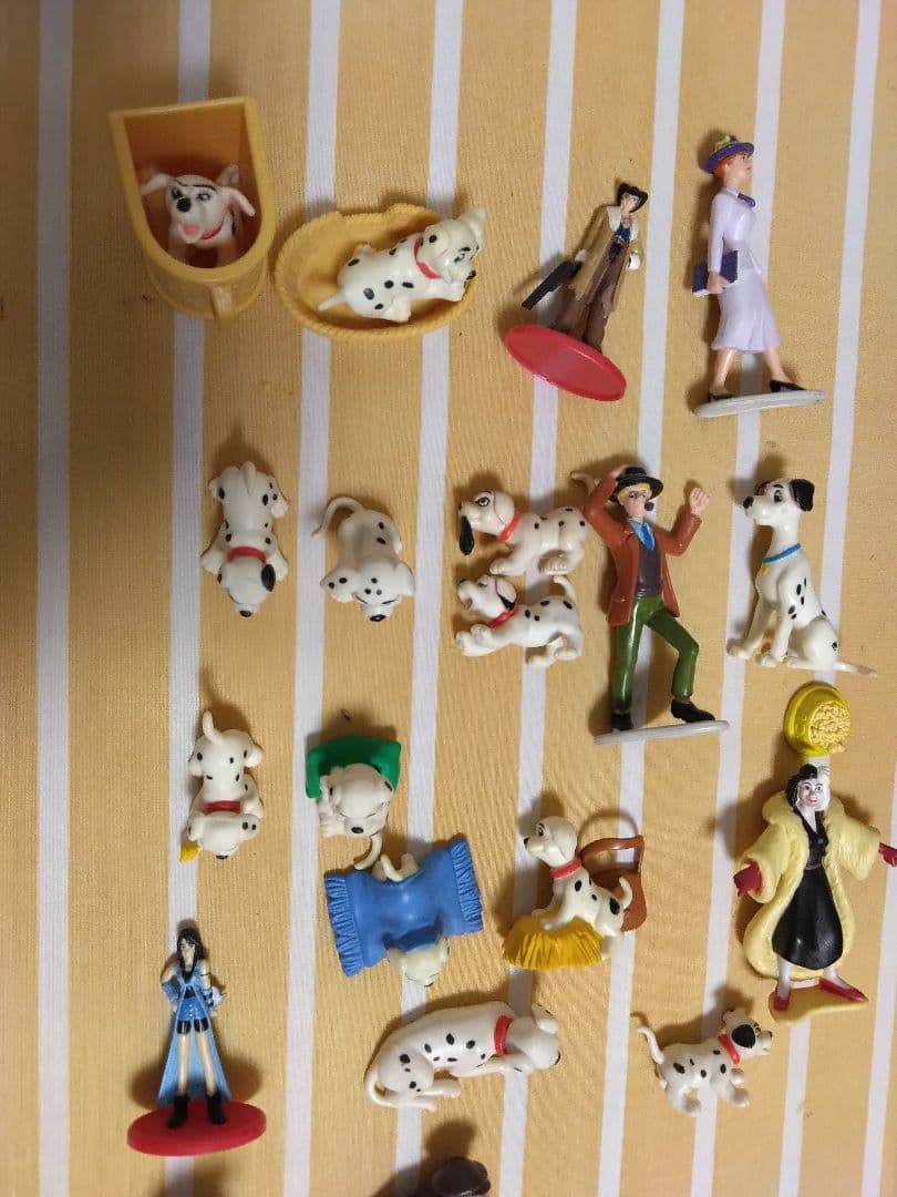 101ディズニーミニキャラ棚木箱ディスプレイ