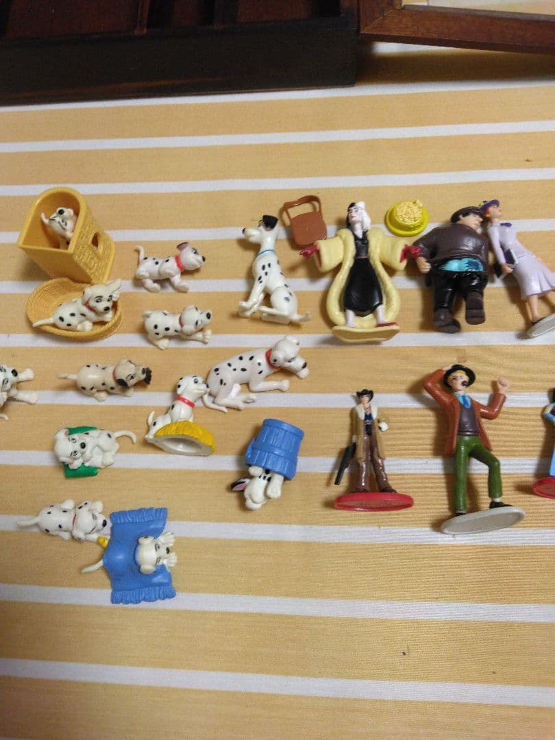 101ディズニーミニキャラ棚木箱ディスプレイ